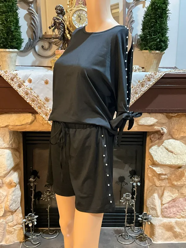 Black Pearl-Embellished knotted cuff T-Shirt & Elastic Waist Short L - Image 2