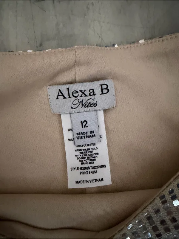 Alexa B Silver Sequin Long-Sleeve Shift Dress - Image 5