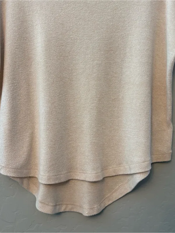 Quince beige cream colored lightweight high low long sleeve sweater small - Image 4