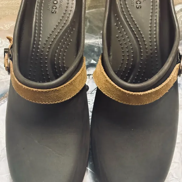 Crocs Sarah clogs in a brown color with a tan suede leather strap - Image 2