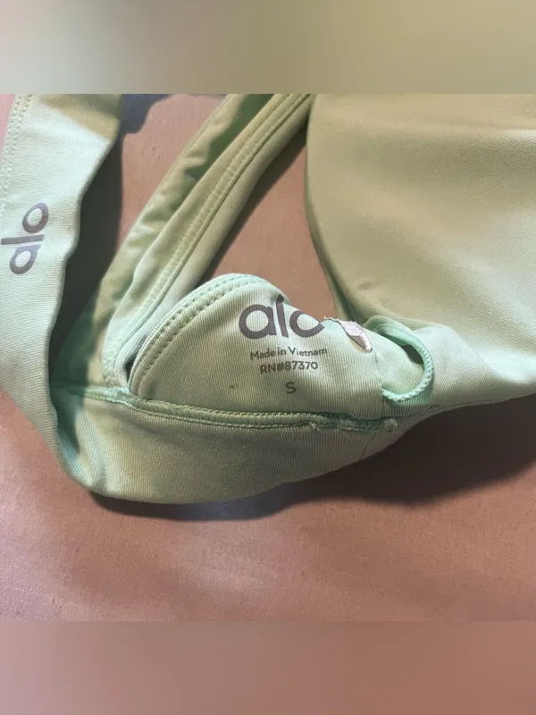 ALO Yoga destination bra in ultra mint - Image 5