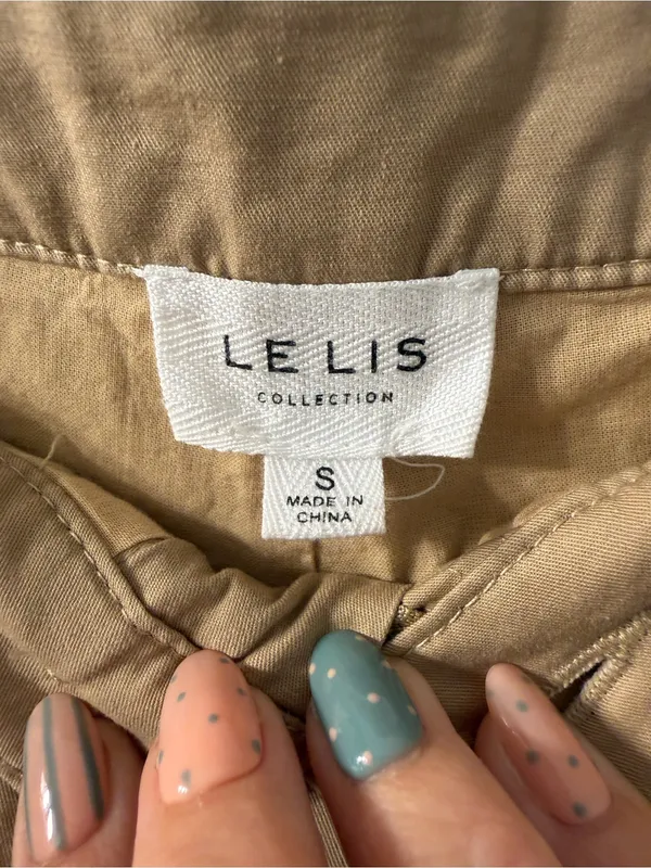 Le Lis Women’s Wide-Leg Chino Pants in Tan - Image 4