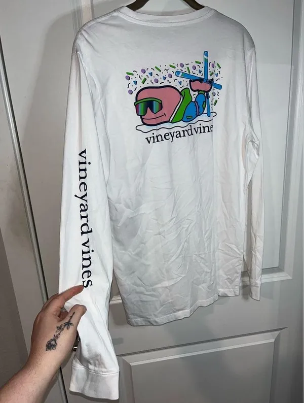 Vineyard Vines Snow Ski Whale Design White Cotton Long Sleeve Tshirt Size XL - Image 5