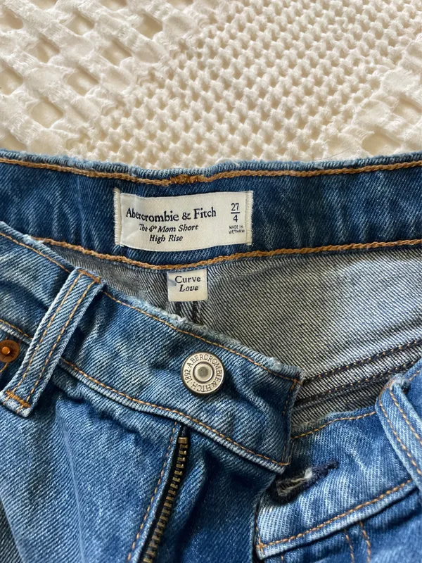 Abercrombie Curve Love Shorts High-Rise Mom 4" - Image 2