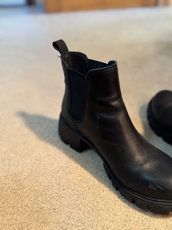 Steve Madden Leather Chelsea Boots - Image 6