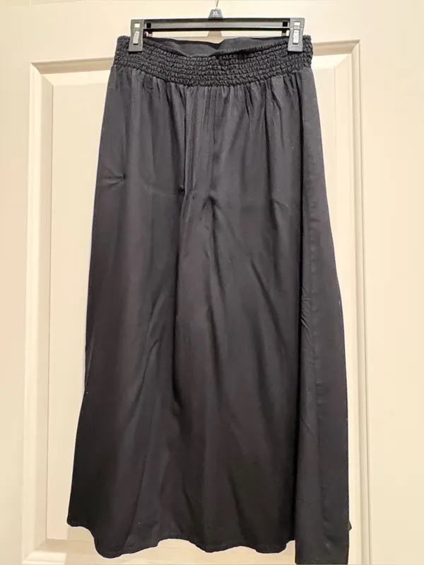 NWT Old Navy black maxi skirt - Image 3