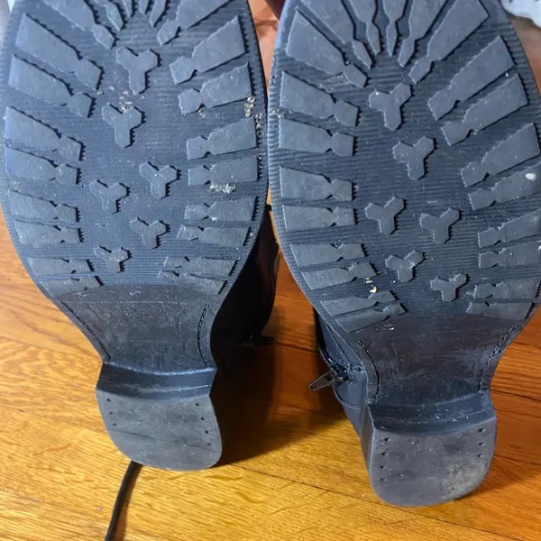 Black boots Size 10 - Image 4