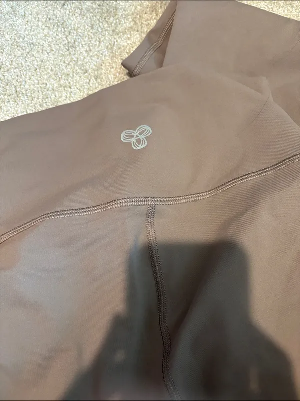 NWOT Aritzia TNAction taupe wide leg flare performance leggings size medium - Image 2