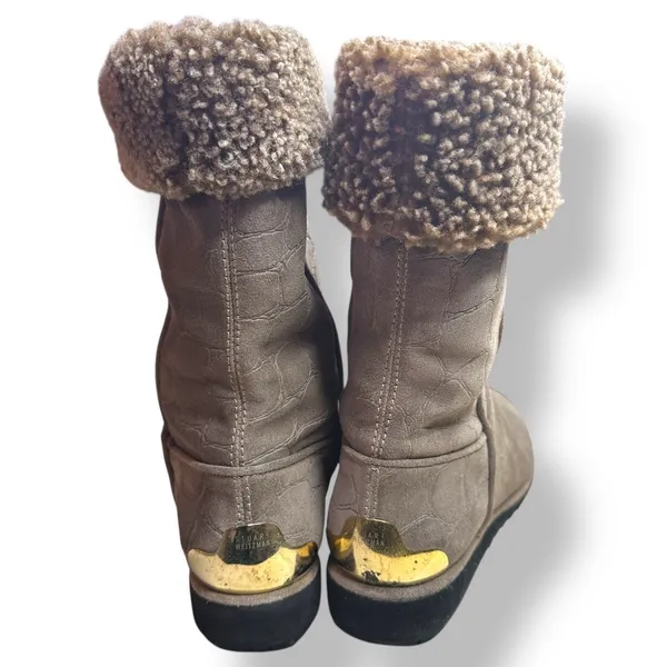 Stuart Weitzman Suede Shearling Lined Winter Boots‎ Taupe Croc Embossed Size 7.5 - Image 7
