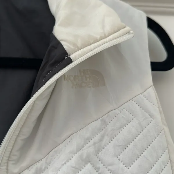 The North Face White Vest Size meduim - Image 4