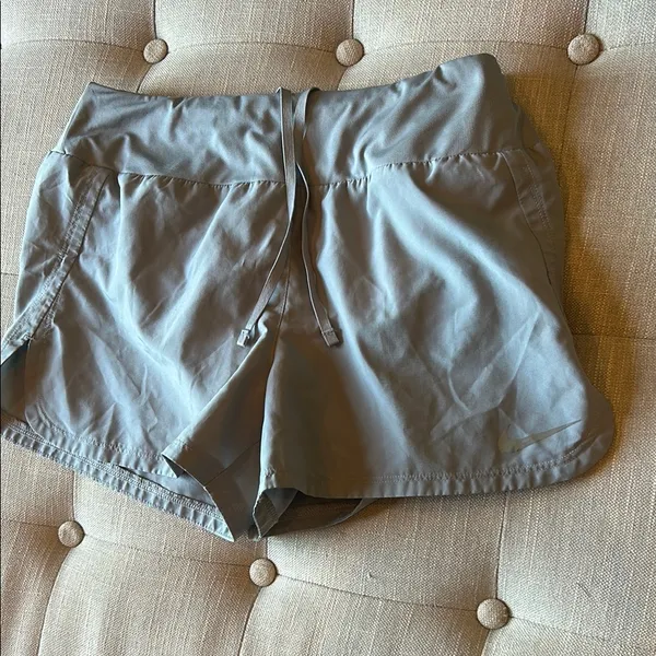 Nike Dri-Fit Light Gray Athletic Shorts Size Small - Image 4