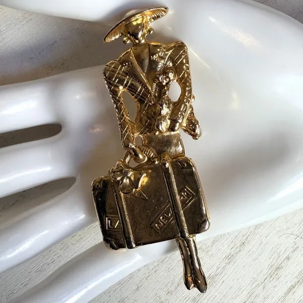 Figural Traveler Brooch Gold Tone - Image 6