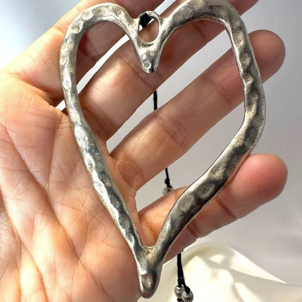 Silver tone long open heart necklace - Image 9