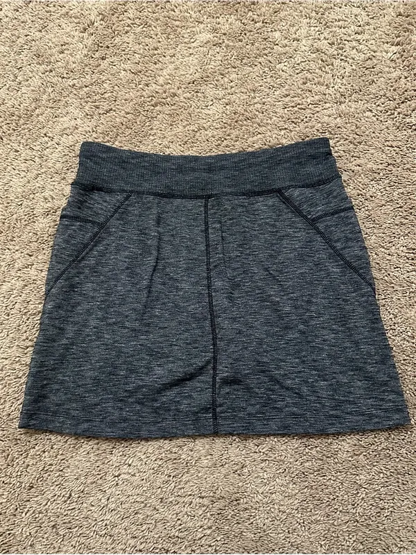 Athleta Excursion Skort Skirt Women's Size Small Pull On Charcoal Gray Pockets - Image 2