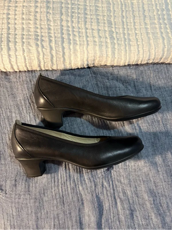 Milano Pump by SAS size 8.5 Black - Image 3