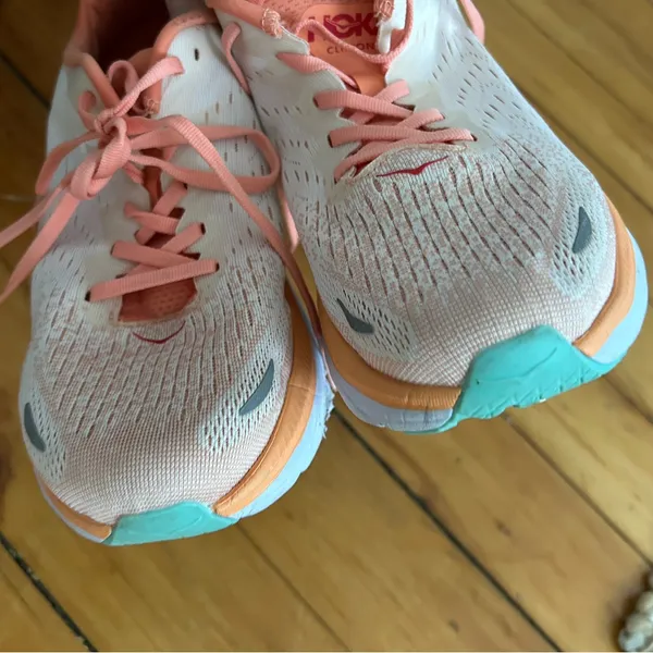 HOKA Clifton 8 women's running shoes in coral 9.5 - Image 5