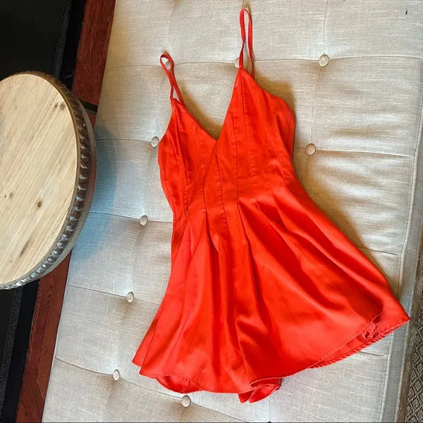 Rumor Boutique Orange Pleated Romper Size Small - Image 3