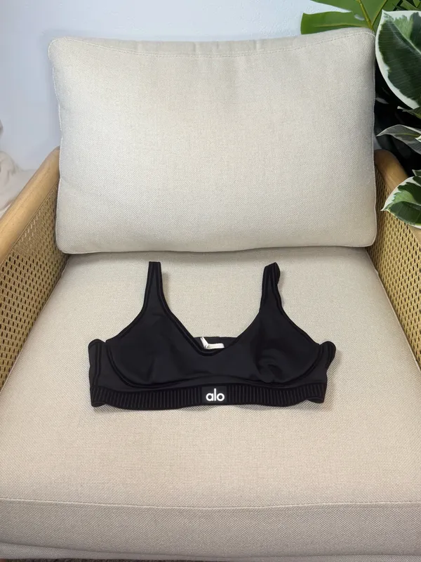 Alo Yoga Line Up SET Size medium - Image 2