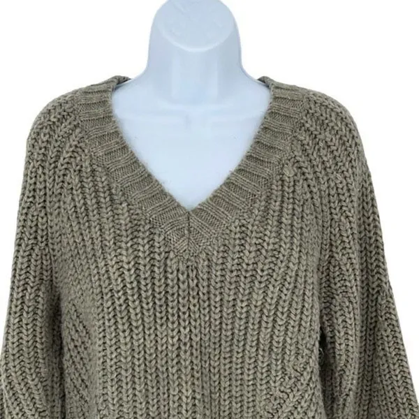 American Eagle Outfitters Womens Chunky Knit V-Neck Long Sleeve Sweater Size XS‎ - Image 2