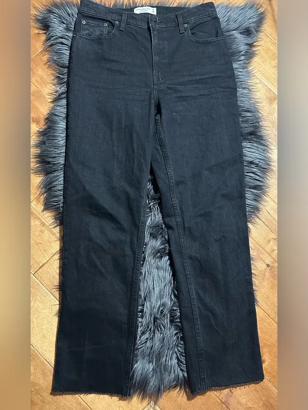 Abercrombie & Fitch The 90’s Straight Ultra High Rise Raw Hem Jeans Size 28/6R - Image 3