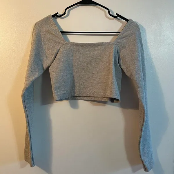Fabletics gray long sleeve - Image 4