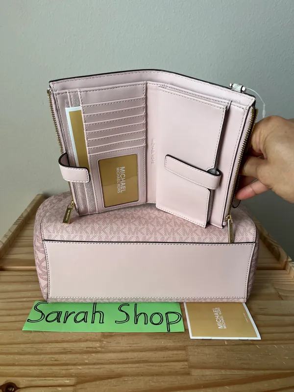 Michael Kors Purse And Wallet - Image 6