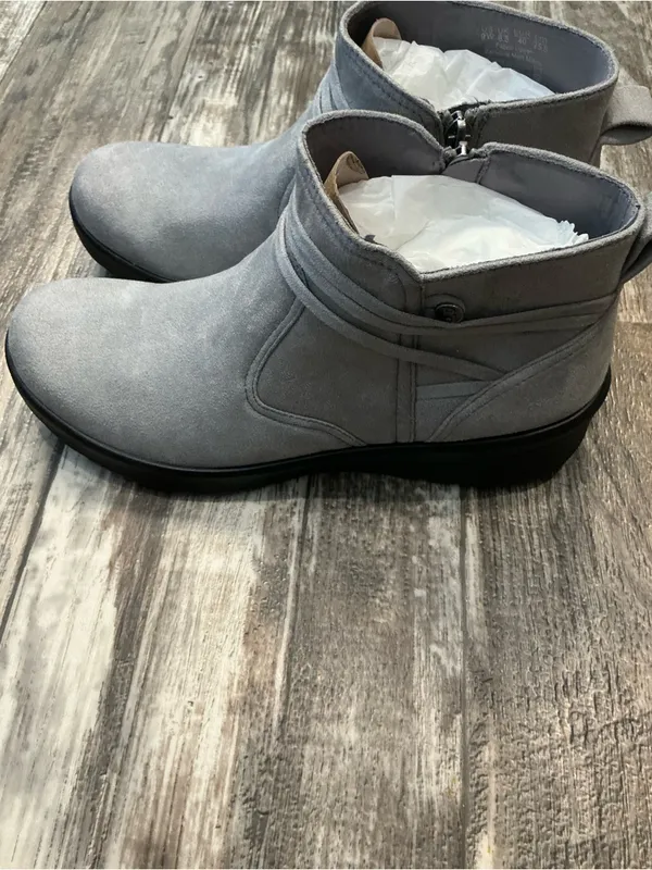 Bzees Grey Slip-On Ankle Booties Size 9 Wide - Image 12