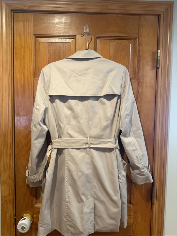 Roz & Ali tan trench coat size large . - Image 3