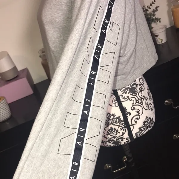 Nike Air Gray Long Sleeve Cropped Sweatshirt Size Medium - Image 7