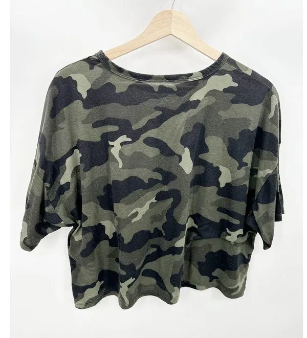 Old Navy Active Green Black Camo Cropped Short Sleeve Tee Women's Size Medium - Image 2