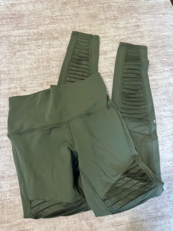 Alo yoga leggings size small - Image 2