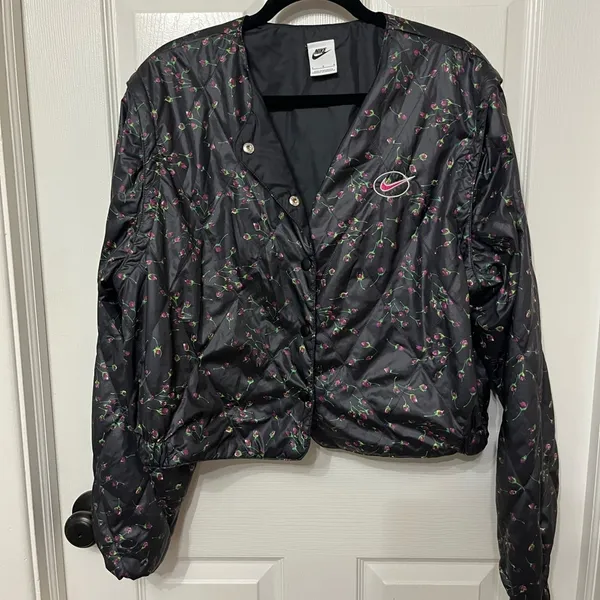 Nike‎ Sportswear Icon Clash Quilted Jacket black floral size large - Image 2