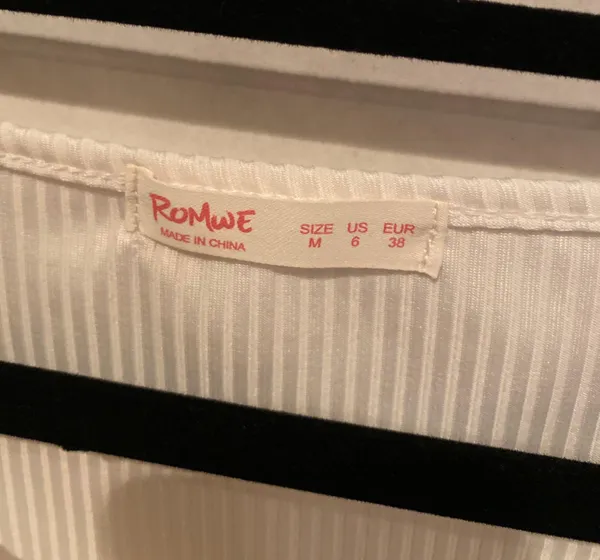 NWOT!  White Crop Top With Tie. Size: Medium - Image 2