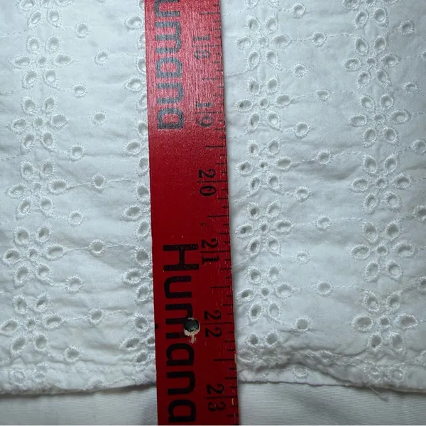 Gap Womens Embroidered White Ruffle Sleeveless Top Blouse Eyelet Size Large - Image 4