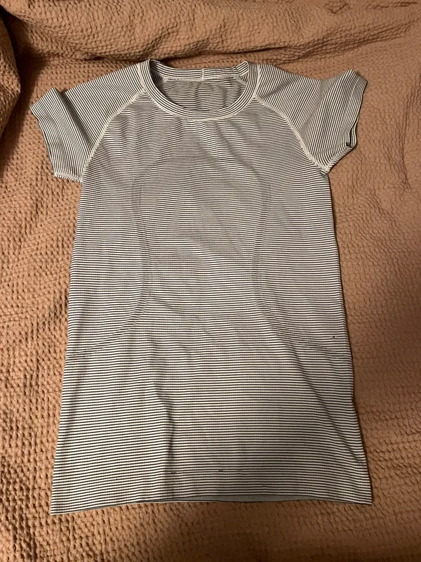Lululemon Swiftly Tech Short Sleeve - Image 3