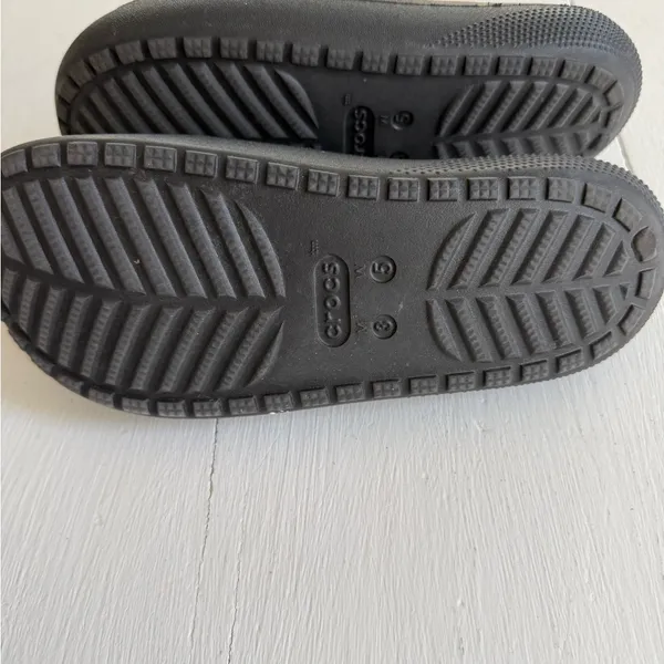 Crocs women’s black slide sandal - Image 5
