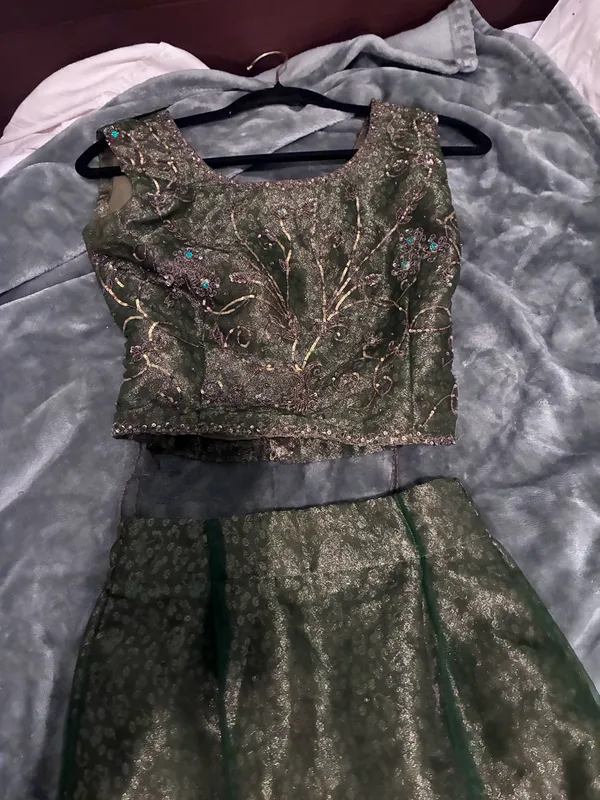 Green Gold Three-Piece Traditional South Asian Attire - Image 4
