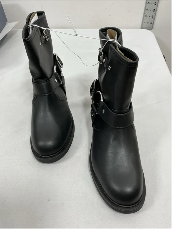 Womans New In Box Universal Thread Connor Ankle Boots Size 10 Black - Image 2