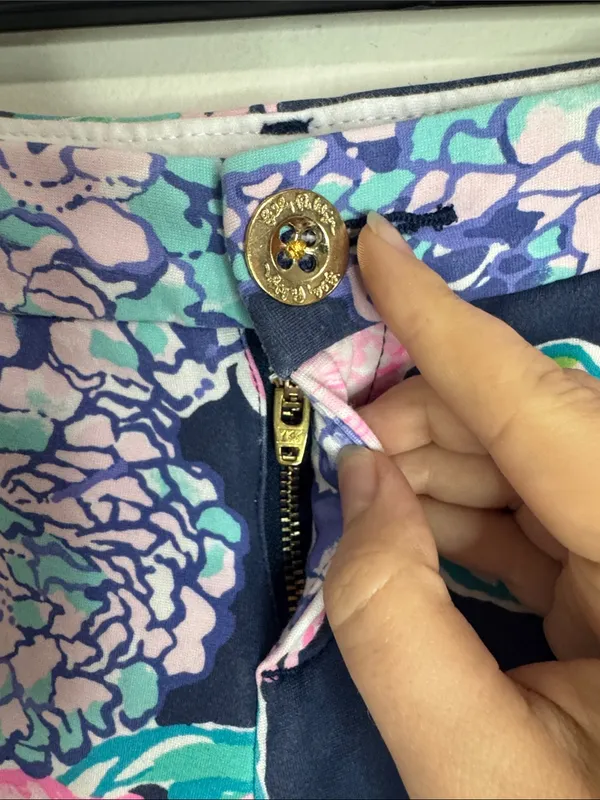 Lilly Pulitzer Callahan Navy Shorts with Pink/Purple Floral Bouquet Print Sz 0 - Image 5