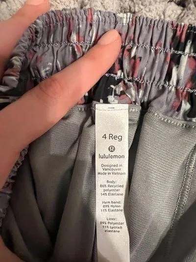 Lululemon Hotty Hot Short 2.5” - Image 3