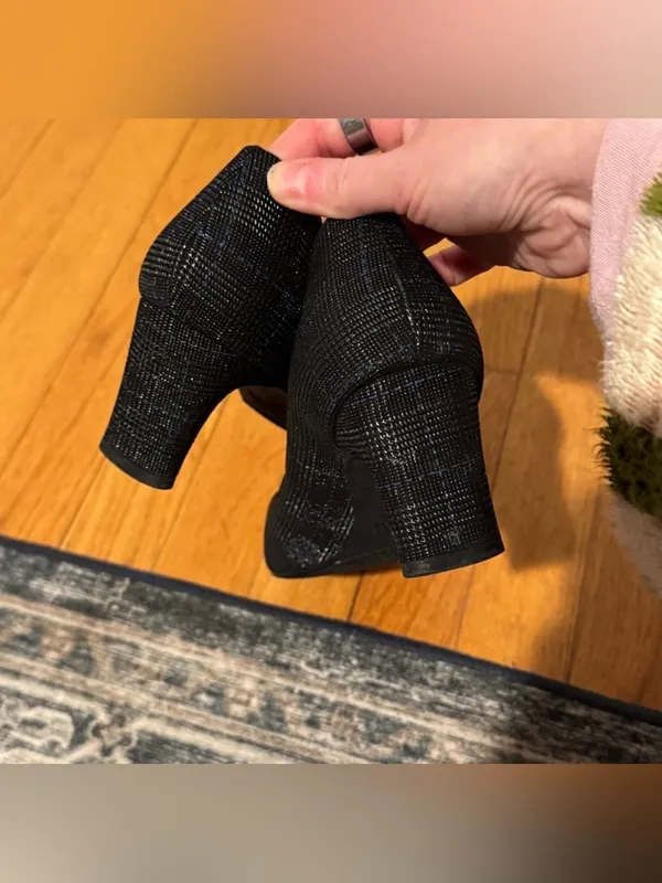 Stuart Weitzman Black Metallic Plaid Print Heels, size 8 - Image 3