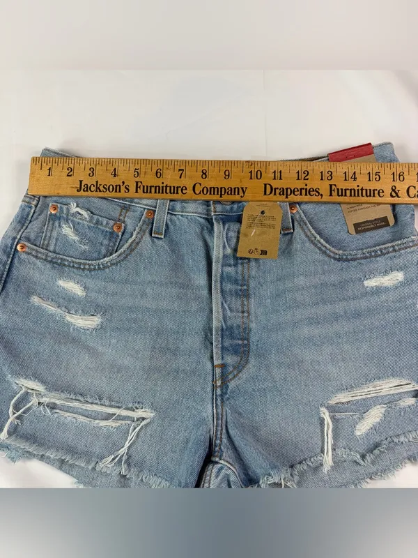 NWT Levi's 501 Women Size 31 High Rise Distressed Button Fly Cut Off Jean Shorts - Image 3