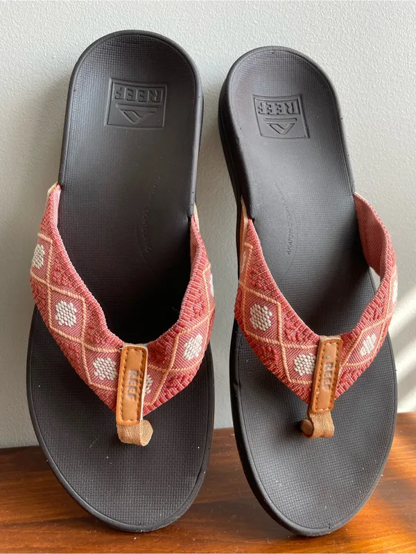 Reef Women's Sandals with Rust-Patterned Straps - Image 2