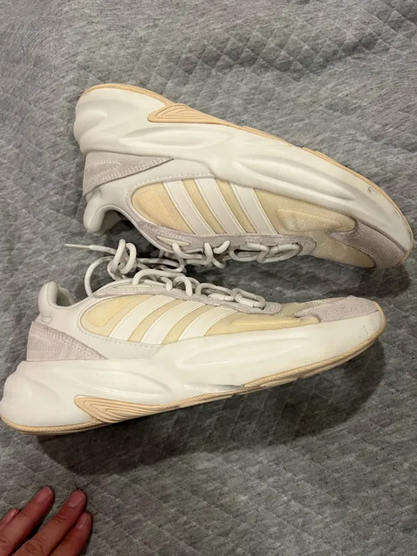 Adidas Women’s Cream & White Lightweight Sneakers - Image 3