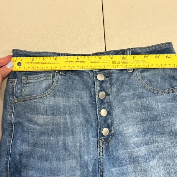 Risen Jeans High Rise Button Fly Distressed Frayed Raw Hem Stretchy‎ Size 13/31 - Image 10