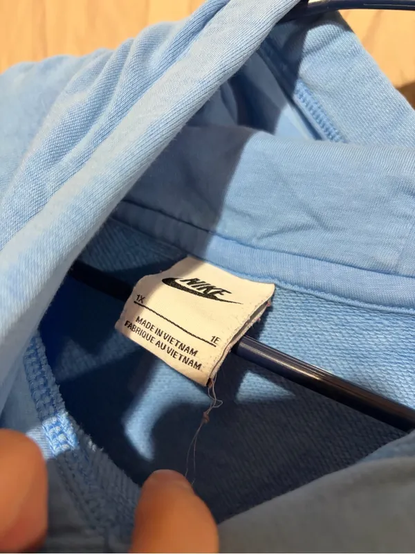 Nike sweatshirt - Image 2