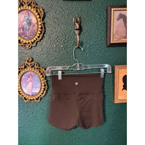 Lululemon In Movement Short *Everlux 2.5" Sz 4 Dark Olive - Image 2
