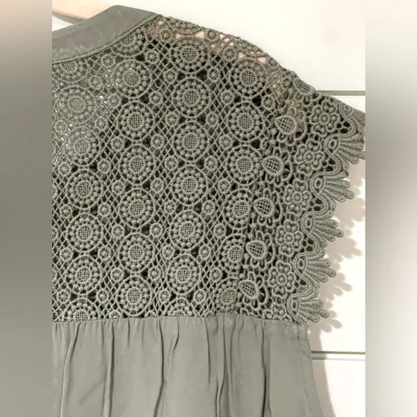 DR2 Olive Green Sleeveless Top with Lace and Ruffle Size 1X - Image 5