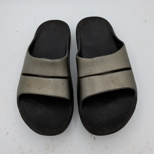 Oofos‎ Ooahh Luxe Recovery Slides Metallic Gunmetal Black Mens 8 Womens 10 EU 41 - Image 4