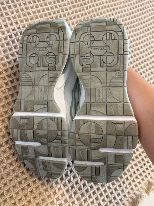 Nike Tennis Shoes - Image 6